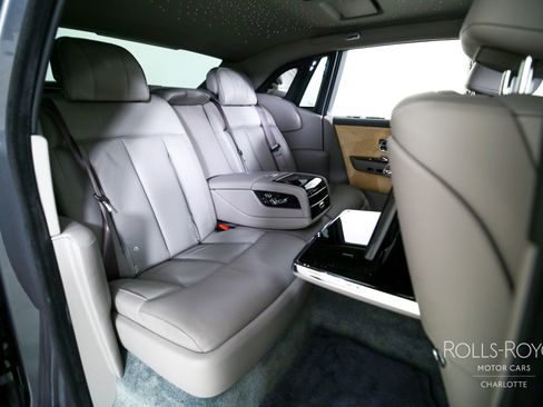 Used 2025 Rolls-Royce Phantom Sedan image 28