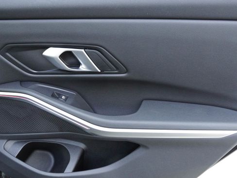 Used 2025 BMW 330i Sedan image 32