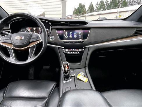 Used 2018 Cadillac XT5 Platinum image 13