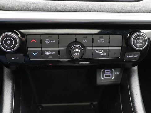 Used 2024 Jeep Compass Latitude w/ Sun and Sound Group image 23