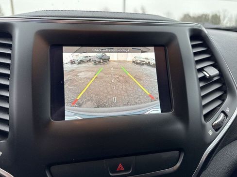 Used 2019 Jeep Cherokee Latitude w/ Popular Appearance Group image 21