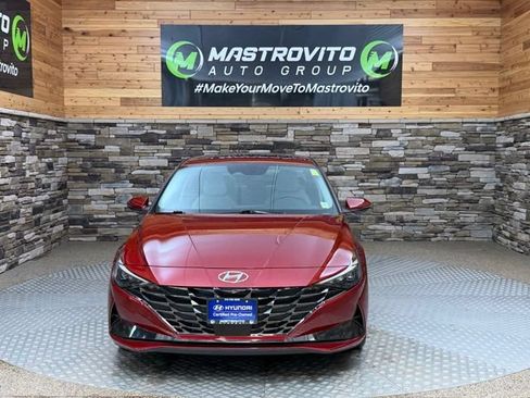 Used 2023 Hyundai Elantra Limited w/ Preferred Accessory Package FWD image 3