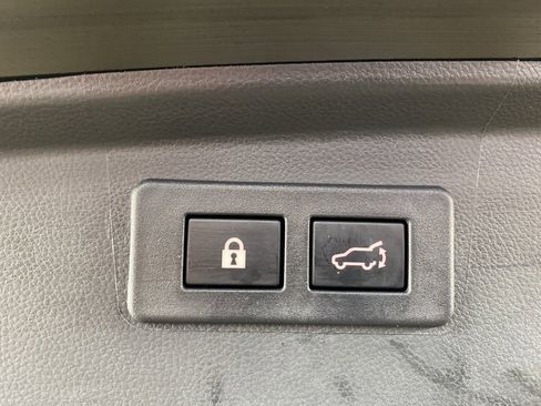 Certified 2025 Subaru Outback Limited image 33