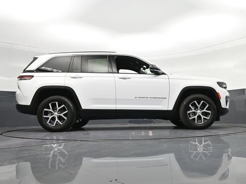 Used 2024 Jeep Grand Cherokee Limited w/ Luxury Tech Group II RWD image 23