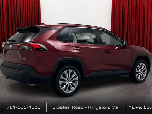 Certified 2022 Toyota RAV4 XLE Premium image 5