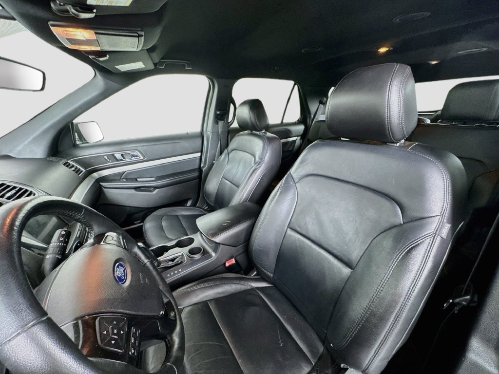 Used 2017 Ford Explorer XLT w/ Equipment Group 202A FWD image 22