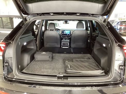 Used 2024 Volkswagen Atlas Cross Sport SE AWD/4WD image 17