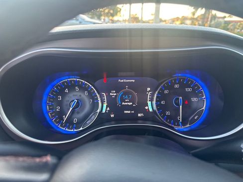 Used 2019 Chrysler Pacifica Touring-L Plus image 19