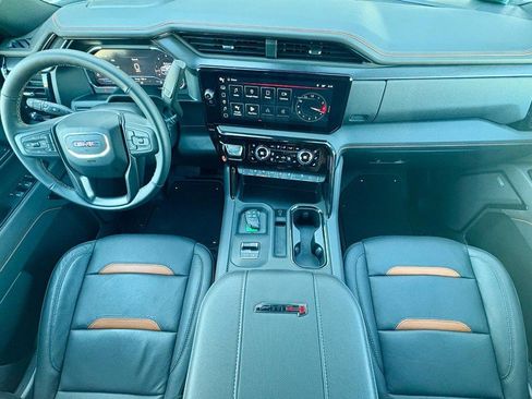 Used 2025 GMC Sierra 2500 AT4 image 14
