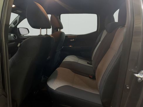 Used 2023 Toyota Tacoma TRD Off-Road image 12