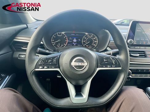 Used 2023 Nissan Altima 2.5 SV image 14