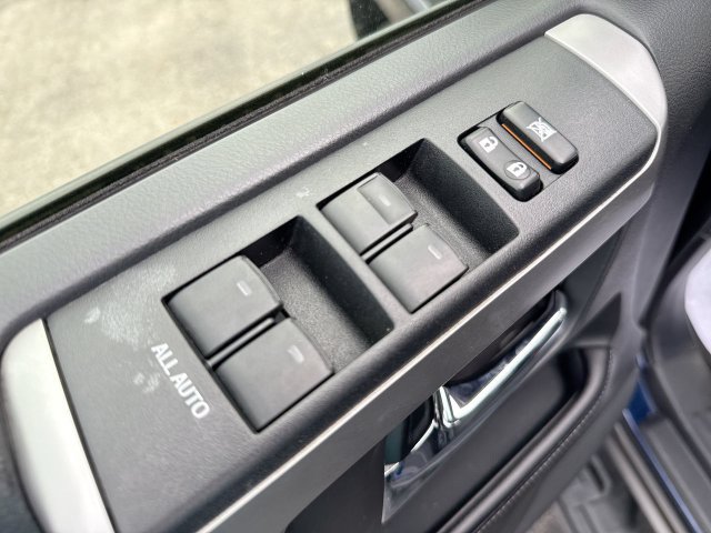 Used 2016 Toyota 4Runner SR5 AWD/4WD image 13