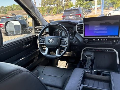 Used 2022 Toyota Tundra SR5 w/ SR5 Premium Package RWD image 9