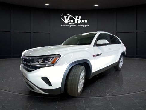 Used 2020 Volkswagen Atlas Cross Sport SE w/ Towing Package AWD/4WD image 3