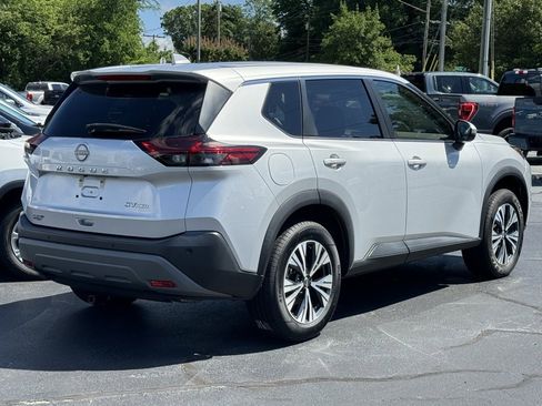 Used 2022 Nissan Rogue SV image 14