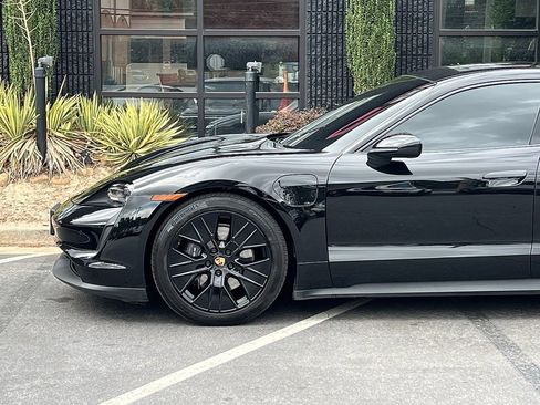 Used 2021 Porsche Taycan image 10