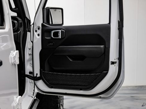 Used 2022 Jeep Wrangler Unlimited Rubicon w/ Xtreme Recon 35" Tire Package image 86