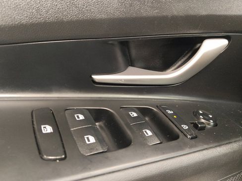 Used 2025 Hyundai Elantra Limited FWD image 27