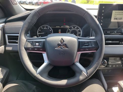 New 2026 Mitsubishi Outlander LE AWD/4WD image 6