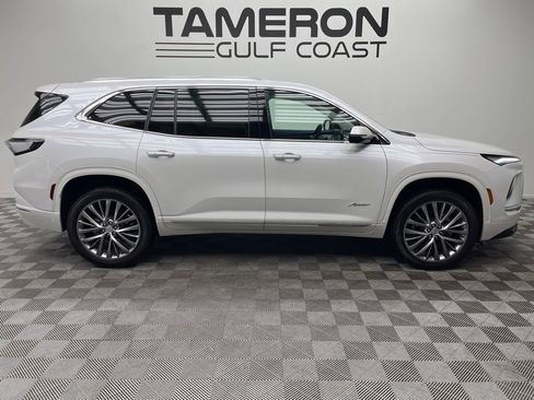 Used 2025 Buick Enclave Avenir image 18