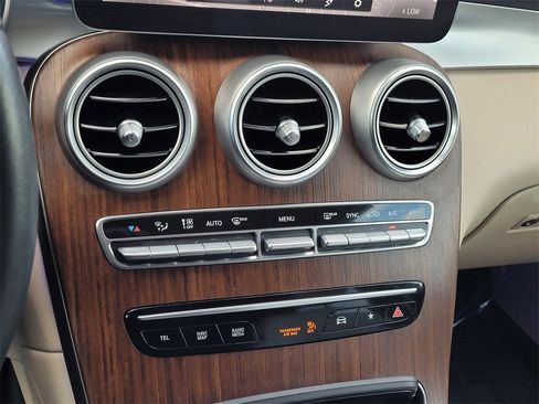 Used 2022 Mercedes-Benz GLC 300 w/ Multimedia Package Lite image 23
