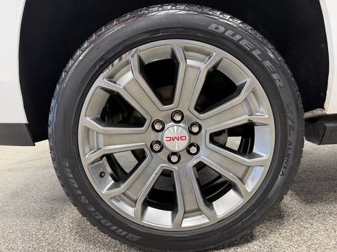 Used 2015 GMC Yukon XL Denali w/ Touring Package AWD/4WD image 13