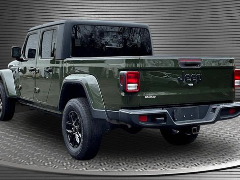 Used 2022 Jeep Gladiator Sport image 4