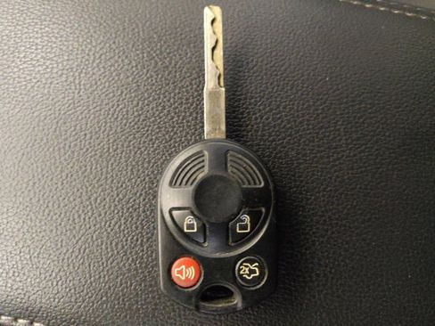 Used 2017 Ford Escape SE w/ Equipment Group 201A FWD image 32