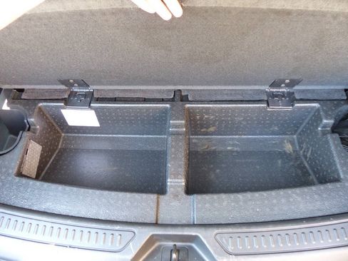 Used 2017 GMC Acadia SLT AWD/4WD image 50