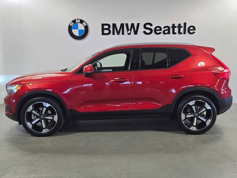 Used 2019 Volvo XC40 T5 Momentum image 3