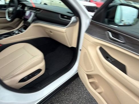 Used 2025 Jeep Grand Cherokee Limited w/ Trailer Tow Package image 16