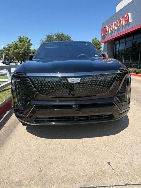 Used 2026 Cadillac Vistiq Sport w/ LPO, Floor Liner Package AWD/4WD image 2