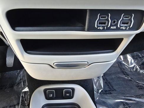 Used 2021 Chrysler Voyager Lxi image 32