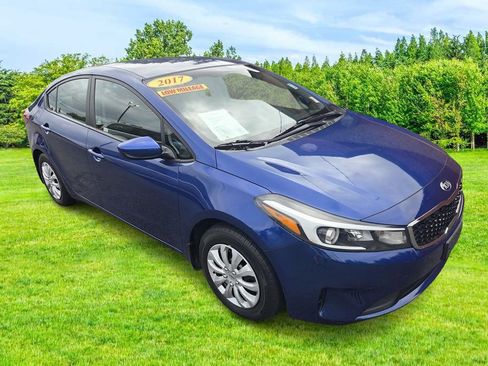 Used 2017 Kia Forte LX FWD image 2