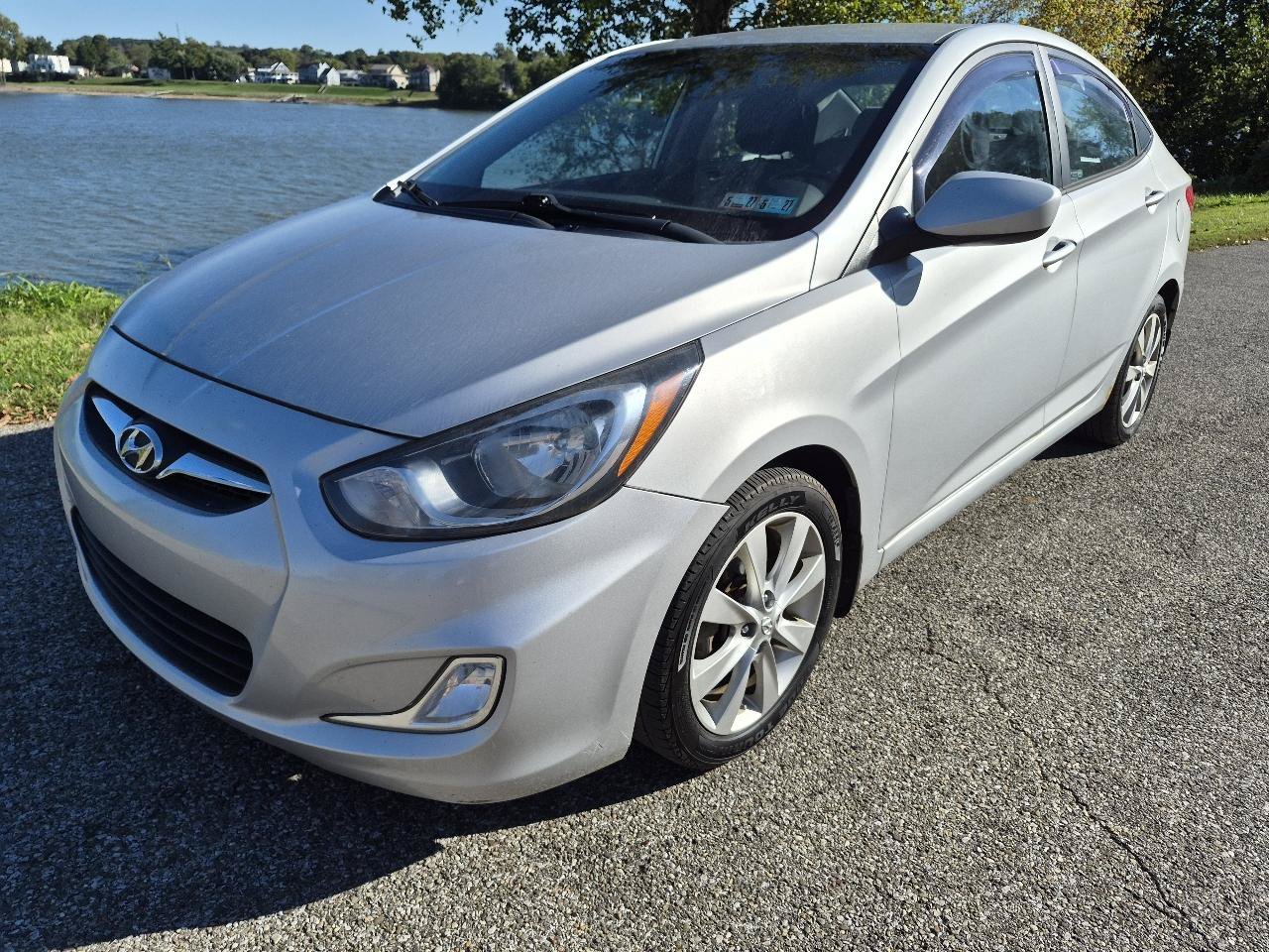 Used 2013 Hyundai Accent GLS w/ Premium Pkg FWD image 1