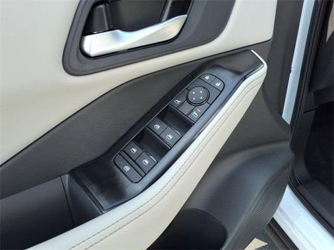 New 2025 Nissan Rogue SV AWD/4WD image 10