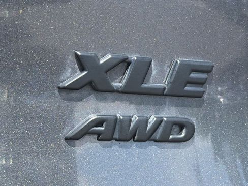 Used 2020 Toyota RAV4 XLE AWD/4WD image 11