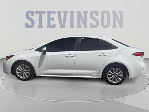 Used 2024 Toyota Corolla LE w/ LE Convenience Package FWD image 2