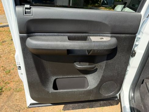 Used 2011 Chevrolet Silverado 2500 LT w/ Interior Plus Package image 12