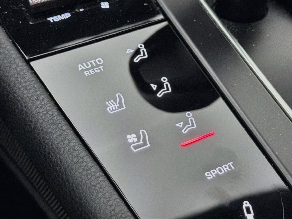 Certified 2024 Porsche Macan GTS AWD/4WD image 23