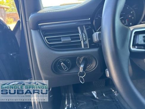 Used 2022 Porsche Macan AWD/4WD image 36
