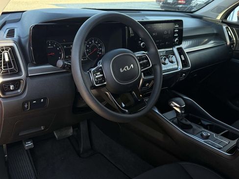 Used 2023 Kia Sorento LX image 23