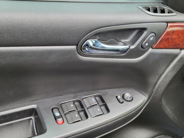 Used 2009 Chevrolet Impala LT FWD image 17