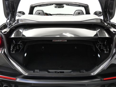 Used 2019 Ferrari Portofino RWD image 19