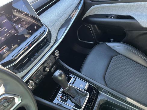 Used 2024 Jeep Compass Latitude image 21