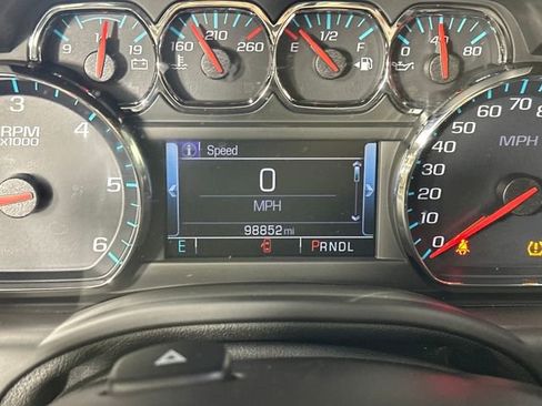 Used 2018 Chevrolet Suburban LT image 35