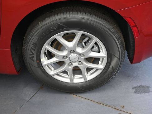 New 2027 Chrysler Pacifica Select FWD image 9