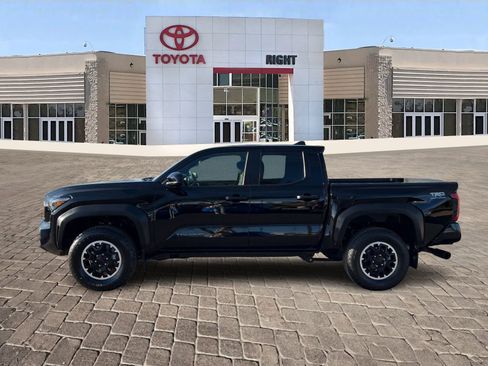 Used 2024 Toyota Tacoma TRD Off-Road image 2