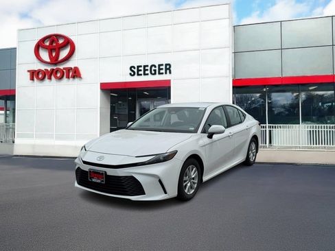 Used 2026 Toyota Camry LE FWD image 11