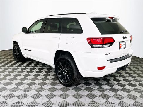 Used 2022 Jeep Grand Cherokee Laredo X AWD/4WD image 6